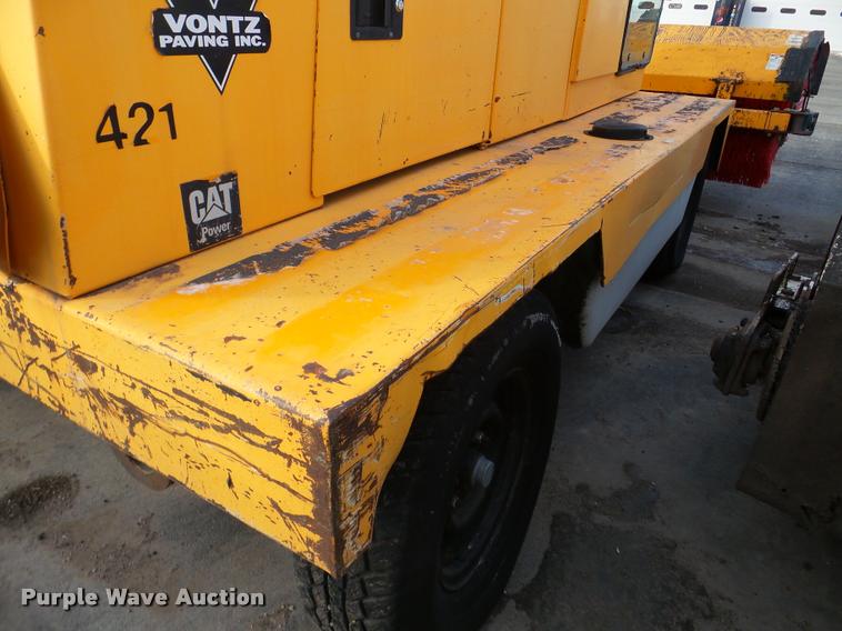 image for item DB5462 2006 Rosco SweepPro broom