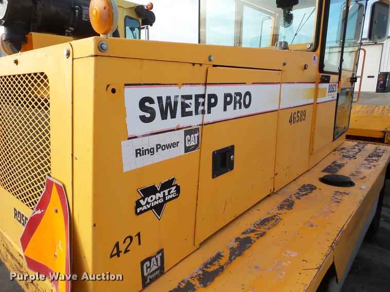 image for item DB5462 2006 Rosco SweepPro broom