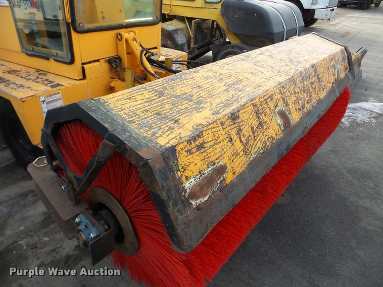 image for item DB5462 2006 Rosco SweepPro broom