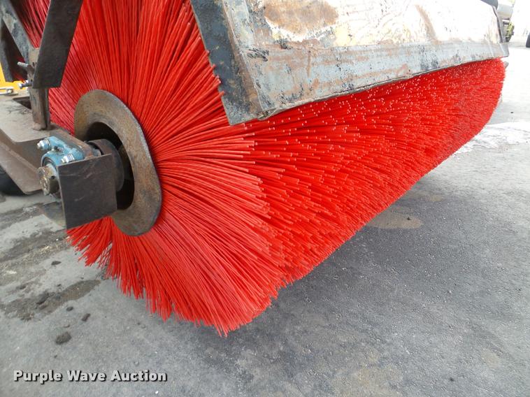 image for item DB5462 2006 Rosco SweepPro broom
