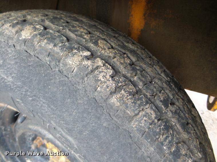 image for item DB5462 2006 Rosco SweepPro broom