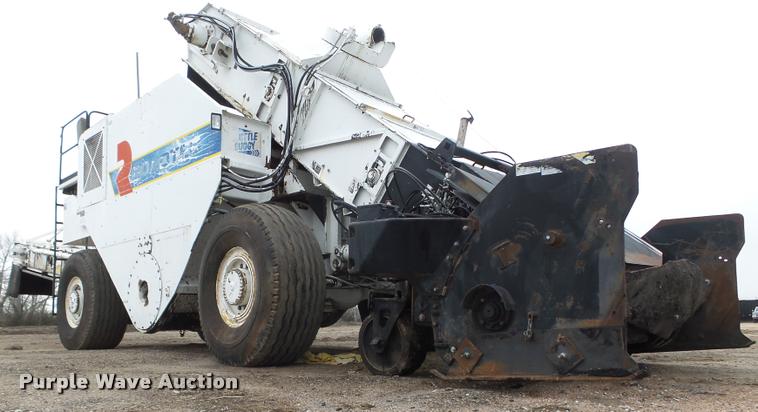 image for item DB5464 2001 Roadtec SB2500B Shuttle Buggy material transfer vehicle