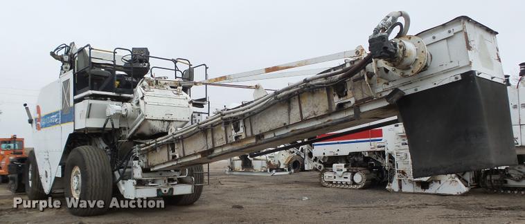 image for item DB5464 2001 Roadtec SB2500B Shuttle Buggy material transfer vehicle