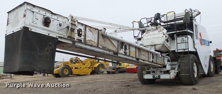 image for item DB5464 2001 Roadtec SB2500B Shuttle Buggy material transfer vehicle