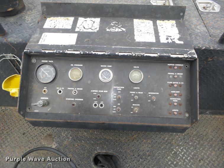 image for item DB5464 2001 Roadtec SB2500B Shuttle Buggy material transfer vehicle