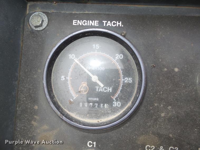 image for item DB5464 2001 Roadtec SB2500B Shuttle Buggy material transfer vehicle