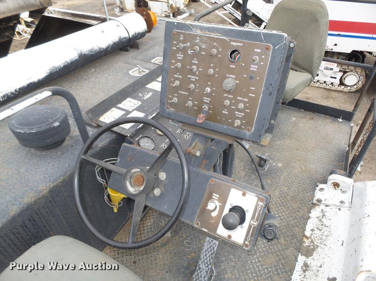 image for item DB5464 2001 Roadtec SB2500B Shuttle Buggy material transfer vehicle