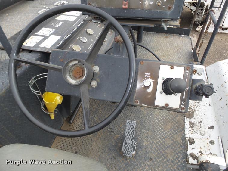 image for item DB5464 2001 Roadtec SB2500B Shuttle Buggy material transfer vehicle