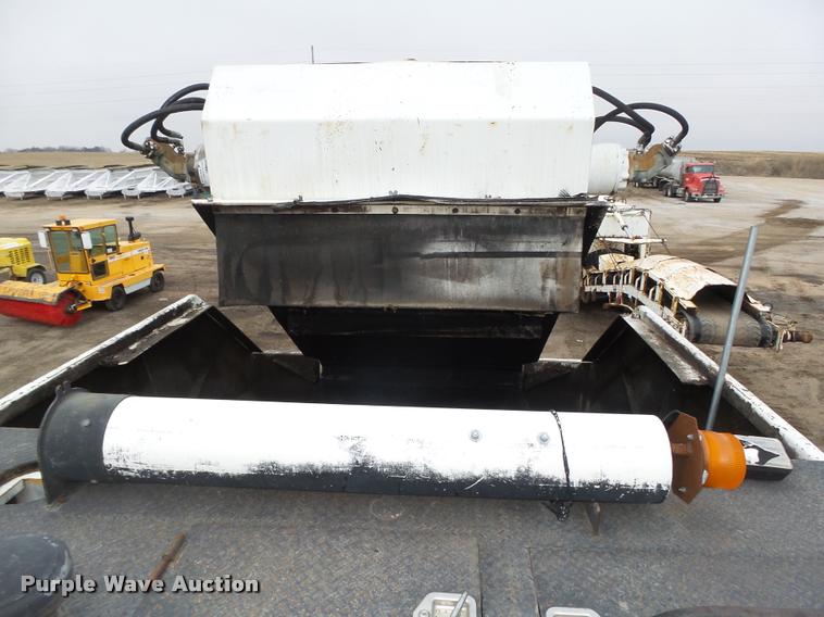 image for item DB5464 2001 Roadtec SB2500B Shuttle Buggy material transfer vehicle