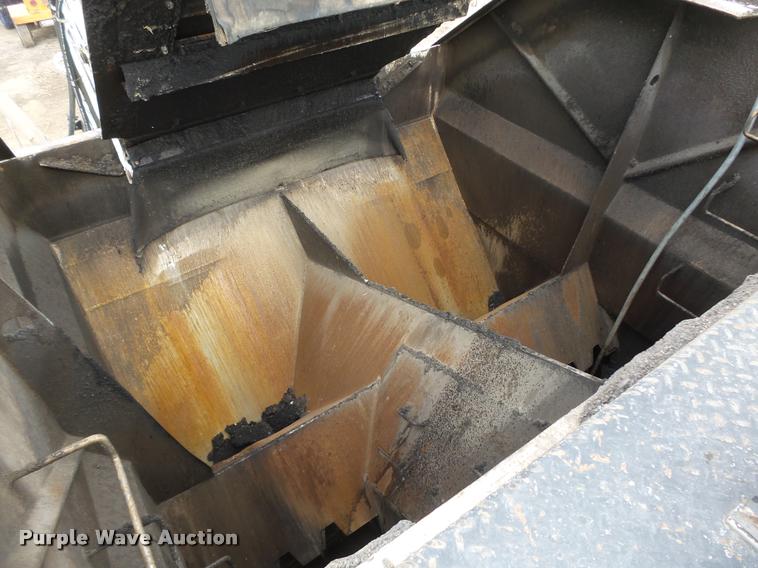 image for item DB5464 2001 Roadtec SB2500B Shuttle Buggy material transfer vehicle