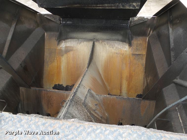 image for item DB5464 2001 Roadtec SB2500B Shuttle Buggy material transfer vehicle