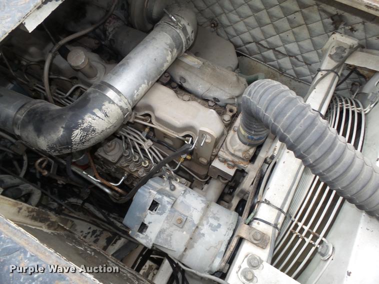 image for item DB5464 2001 Roadtec SB2500B Shuttle Buggy material transfer vehicle