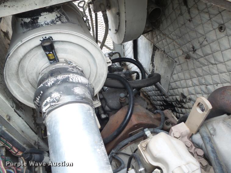 image for item DB5464 2001 Roadtec SB2500B Shuttle Buggy material transfer vehicle