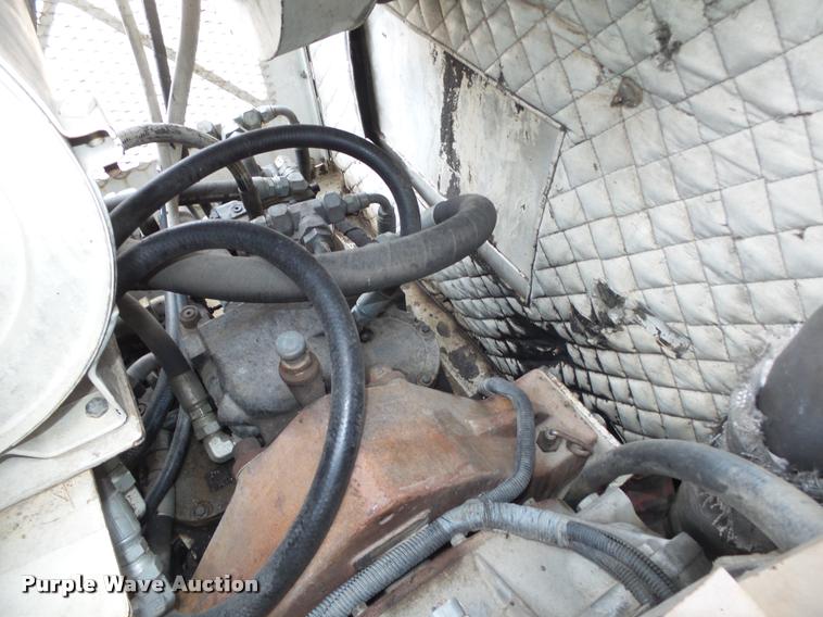 image for item DB5464 2001 Roadtec SB2500B Shuttle Buggy material transfer vehicle