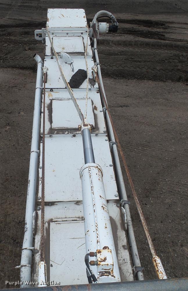 image for item DB5464 2001 Roadtec SB2500B Shuttle Buggy material transfer vehicle