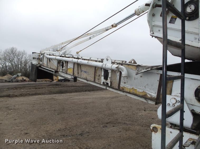 image for item DB5464 2001 Roadtec SB2500B Shuttle Buggy material transfer vehicle