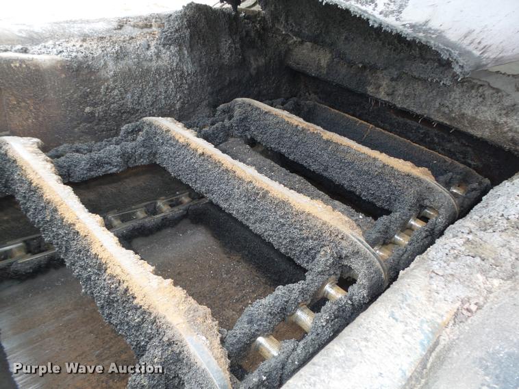 image for item DB5464 2001 Roadtec SB2500B Shuttle Buggy material transfer vehicle