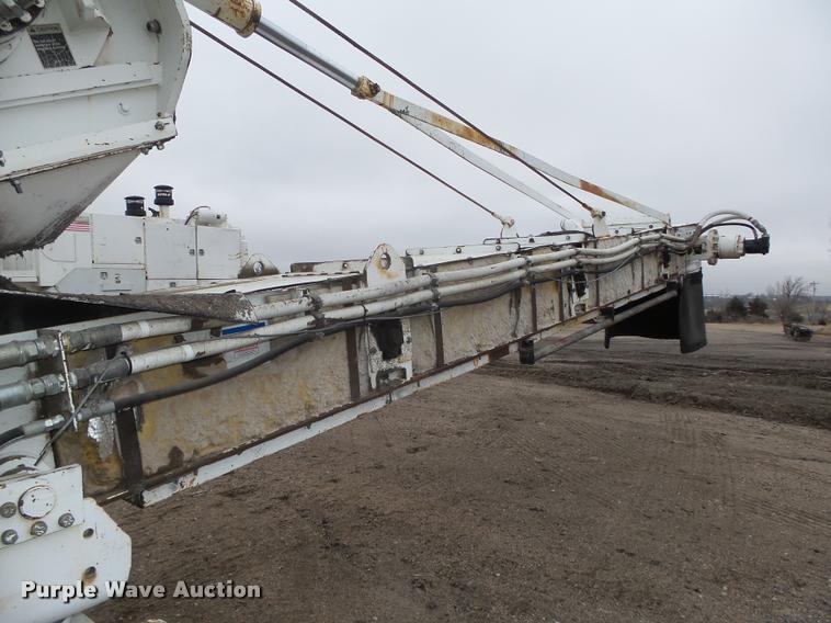 image for item DB5464 2001 Roadtec SB2500B Shuttle Buggy material transfer vehicle