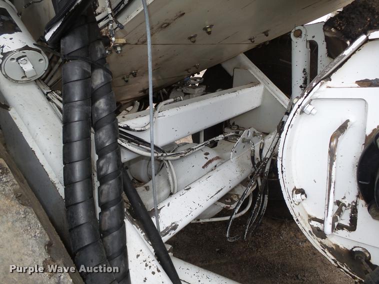 image for item DB5464 2001 Roadtec SB2500B Shuttle Buggy material transfer vehicle