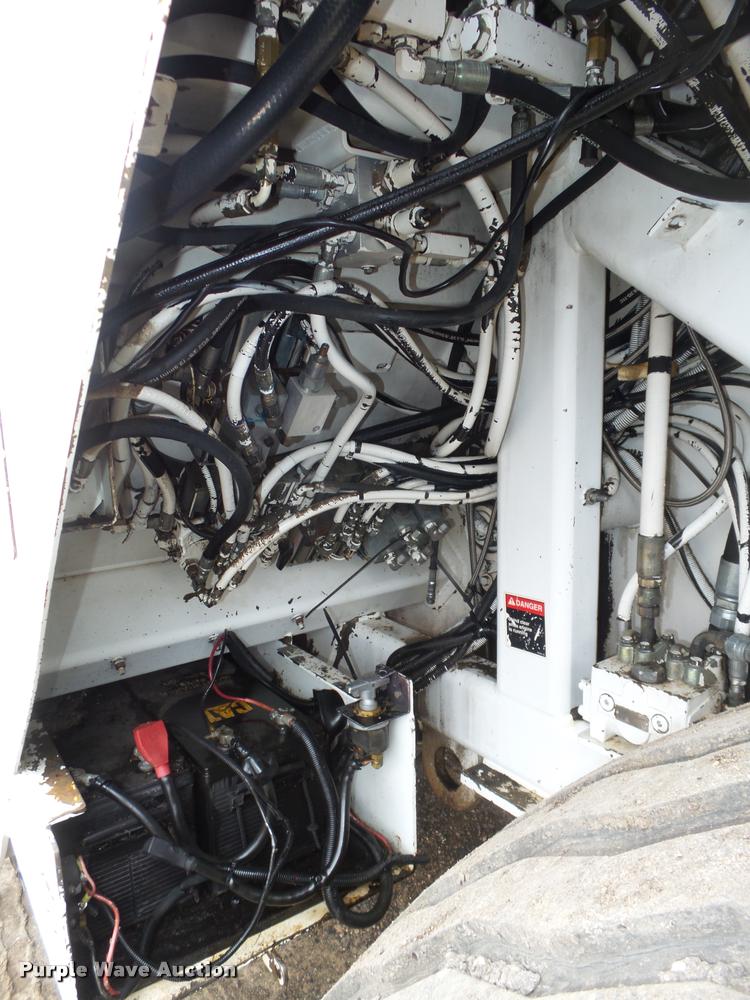 image for item DB5464 2001 Roadtec SB2500B Shuttle Buggy material transfer vehicle