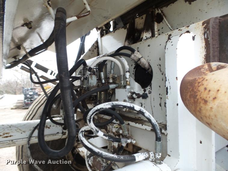 image for item DB5464 2001 Roadtec SB2500B Shuttle Buggy material transfer vehicle