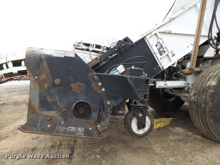 image for item DB5464 2001 Roadtec SB2500B Shuttle Buggy material transfer vehicle