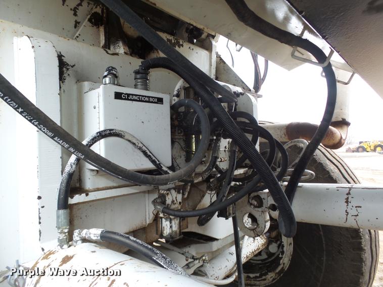 image for item DB5464 2001 Roadtec SB2500B Shuttle Buggy material transfer vehicle