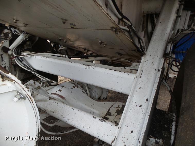 image for item DB5464 2001 Roadtec SB2500B Shuttle Buggy material transfer vehicle