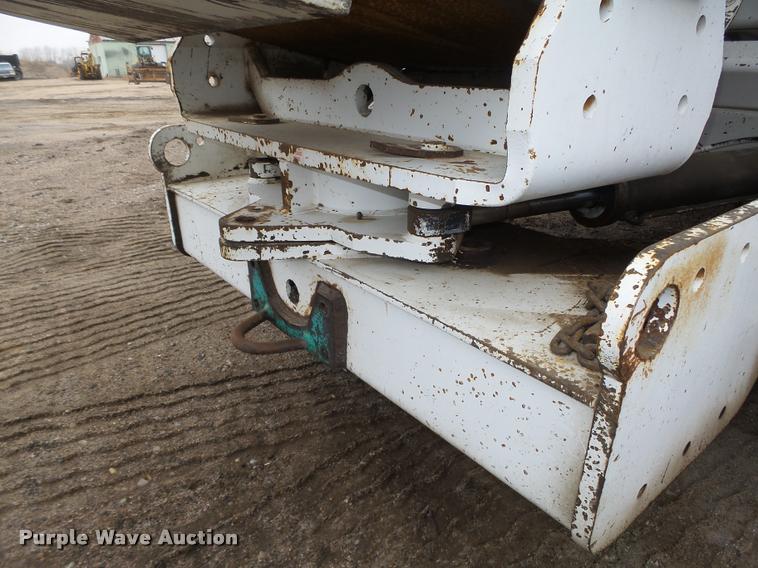 image for item DB5464 2001 Roadtec SB2500B Shuttle Buggy material transfer vehicle