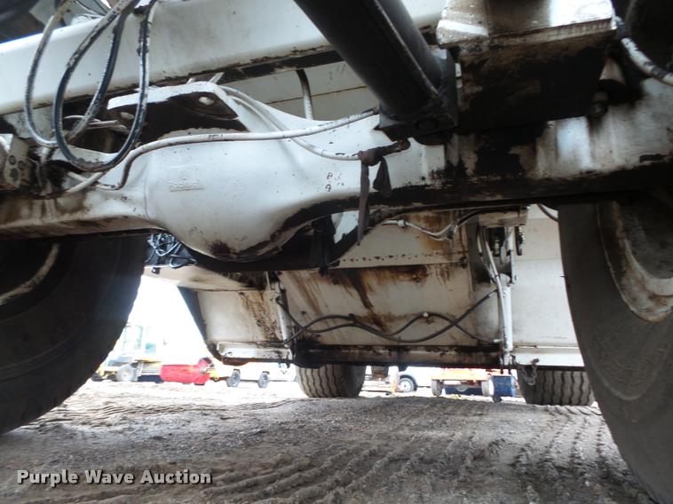 image for item DB5464 2001 Roadtec SB2500B Shuttle Buggy material transfer vehicle