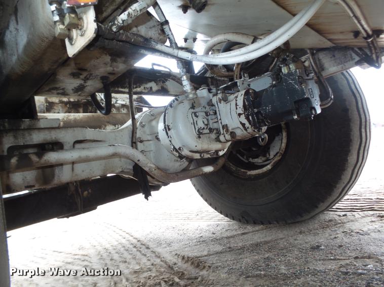 image for item DB5464 2001 Roadtec SB2500B Shuttle Buggy material transfer vehicle