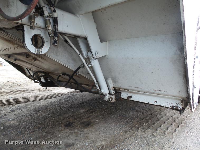 image for item DB5464 2001 Roadtec SB2500B Shuttle Buggy material transfer vehicle