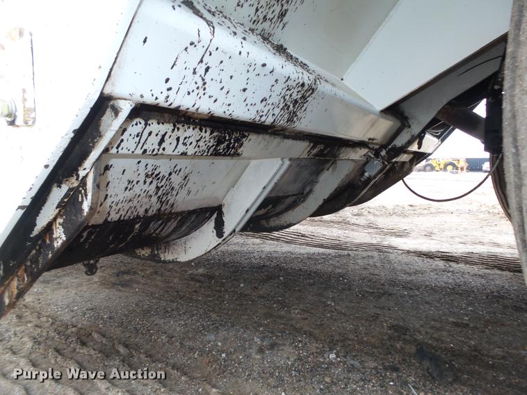 image for item DB5464 2001 Roadtec SB2500B Shuttle Buggy material transfer vehicle