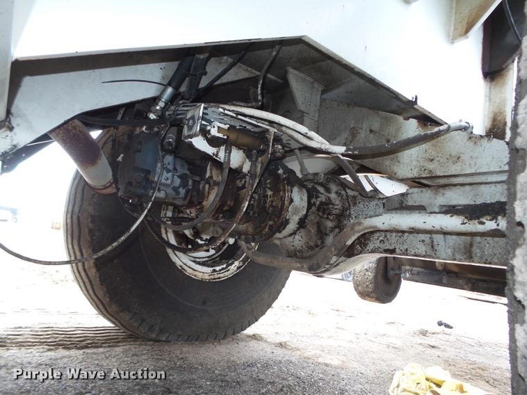 image for item DB5464 2001 Roadtec SB2500B Shuttle Buggy material transfer vehicle