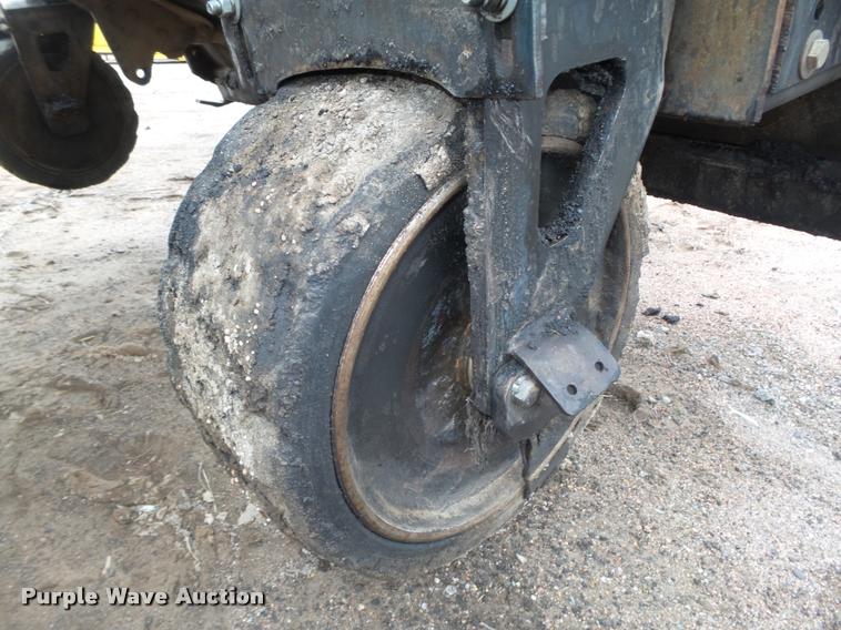 image for item DB5464 2001 Roadtec SB2500B Shuttle Buggy material transfer vehicle