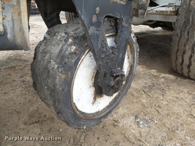 image for item DB5464 2001 Roadtec SB2500B Shuttle Buggy material transfer vehicle