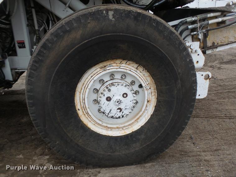 image for item DB5464 2001 Roadtec SB2500B Shuttle Buggy material transfer vehicle