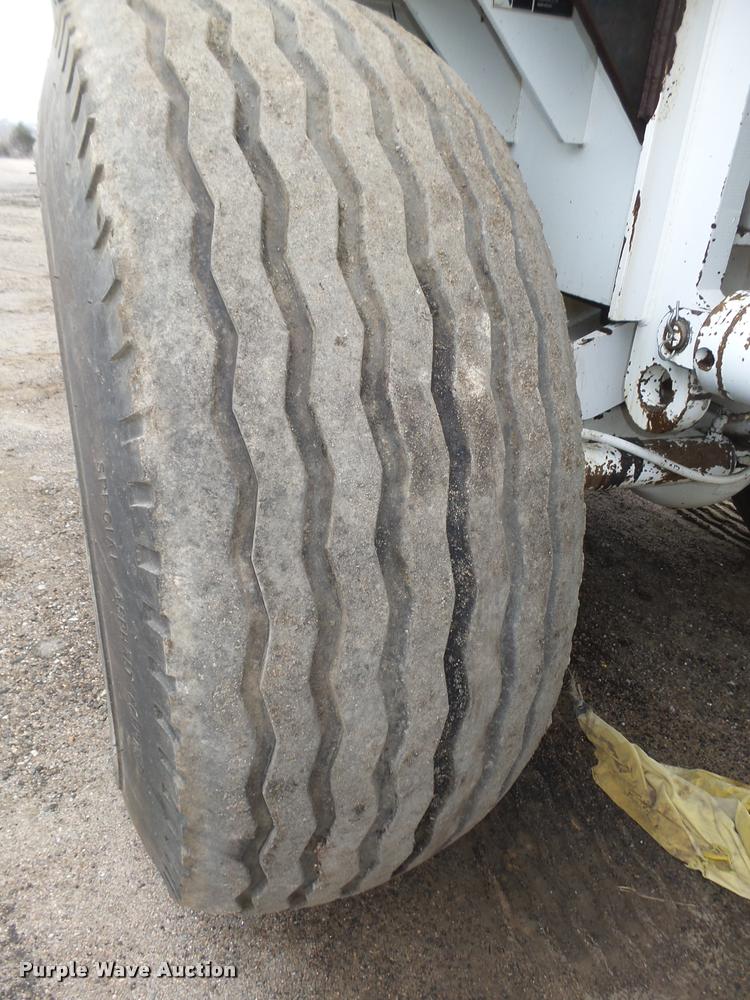 image for item DB5464 2001 Roadtec SB2500B Shuttle Buggy material transfer vehicle