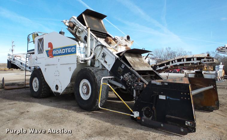 image for item DB5465 2002 Roadtec SB2500C Shuttle Buggy material transfer vehicle