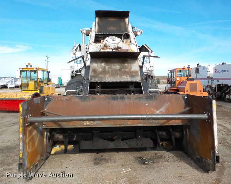 image for item DB5465 2002 Roadtec SB2500C Shuttle Buggy material transfer vehicle