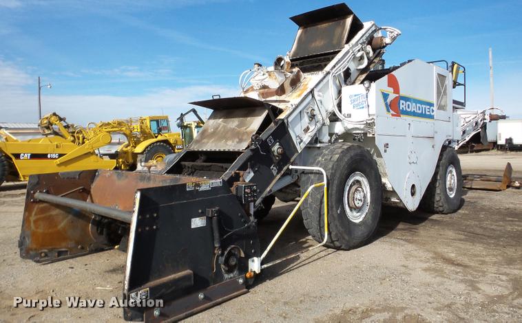 image for item DB5465 2002 Roadtec SB2500C Shuttle Buggy material transfer vehicle