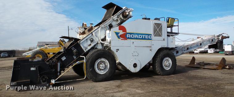 image for item DB5465 2002 Roadtec SB2500C Shuttle Buggy material transfer vehicle