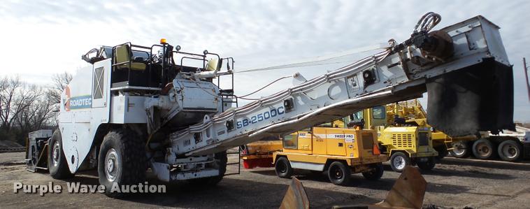 image for item DB5465 2002 Roadtec SB2500C Shuttle Buggy material transfer vehicle