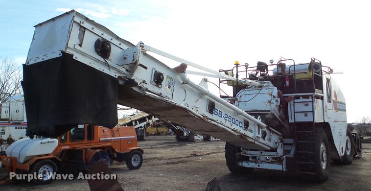 image for item DB5465 2002 Roadtec SB2500C Shuttle Buggy material transfer vehicle