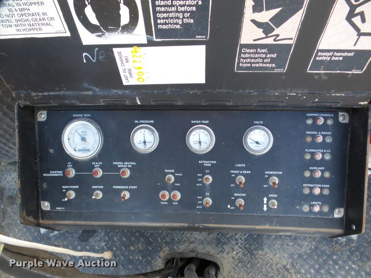 image for item DB5465 2002 Roadtec SB2500C Shuttle Buggy material transfer vehicle