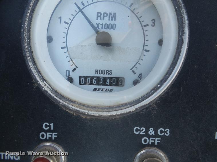 image for item DB5465 2002 Roadtec SB2500C Shuttle Buggy material transfer vehicle