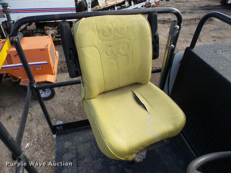 image for item DB5465 2002 Roadtec SB2500C Shuttle Buggy material transfer vehicle