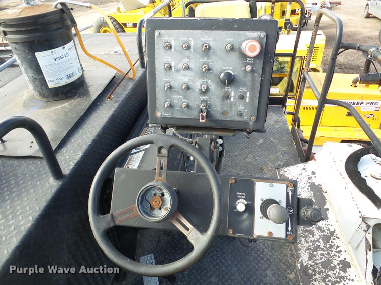 image for item DB5465 2002 Roadtec SB2500C Shuttle Buggy material transfer vehicle