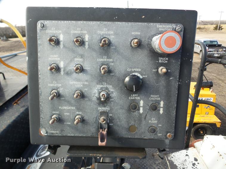 image for item DB5465 2002 Roadtec SB2500C Shuttle Buggy material transfer vehicle