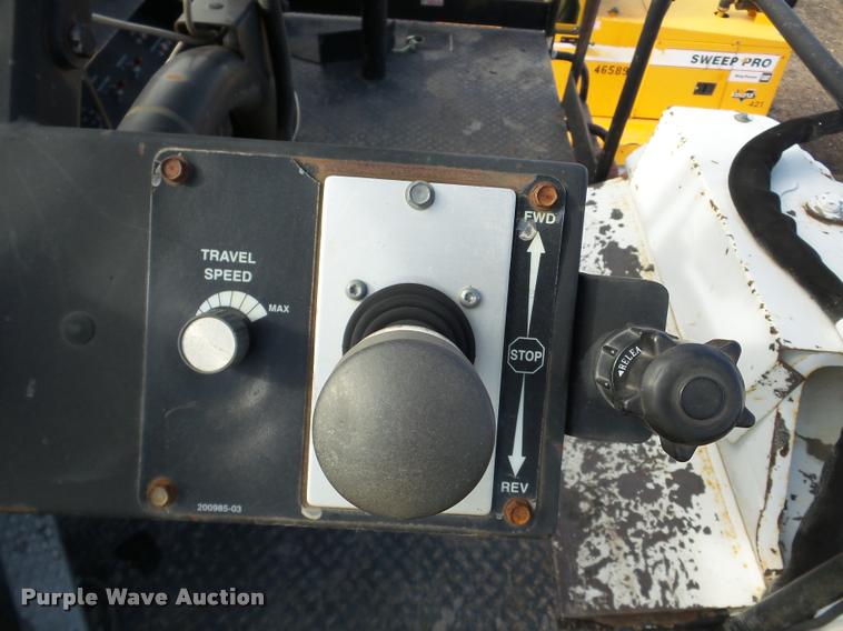 image for item DB5465 2002 Roadtec SB2500C Shuttle Buggy material transfer vehicle